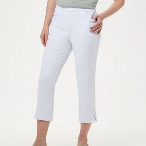 Quacker Factory Pull-On Straight Leg Crop Pants white.